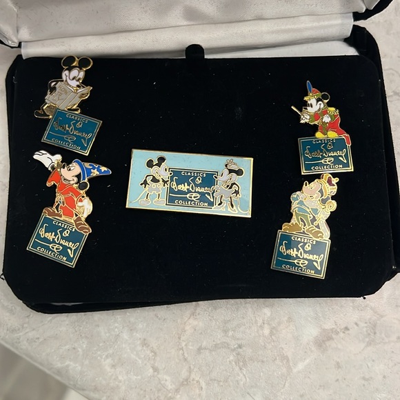 New Classics Walt Disney collection pins - Picture 5 of 5